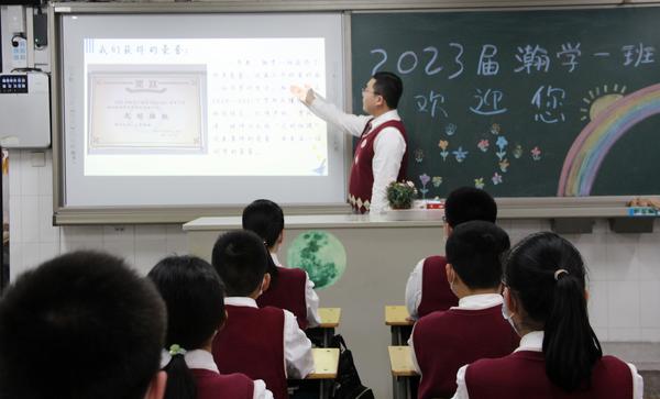 各班精心准备,用心设计。 各班精心准备,用心设计。